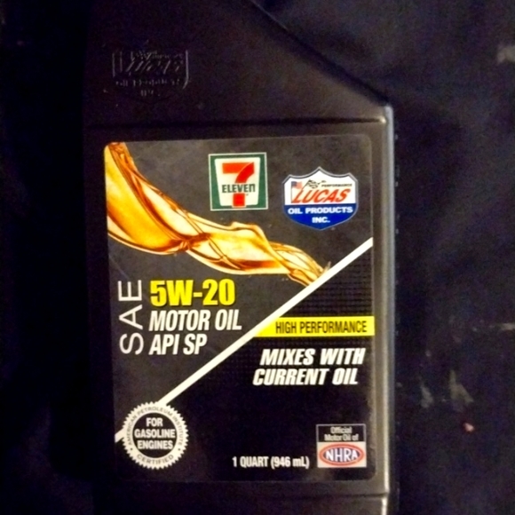 7-Eleven🆕Motor Oil 5W-20 SAE API-SP. made by Lucas Oil Products inc.SEALED - Picture 1 of 8